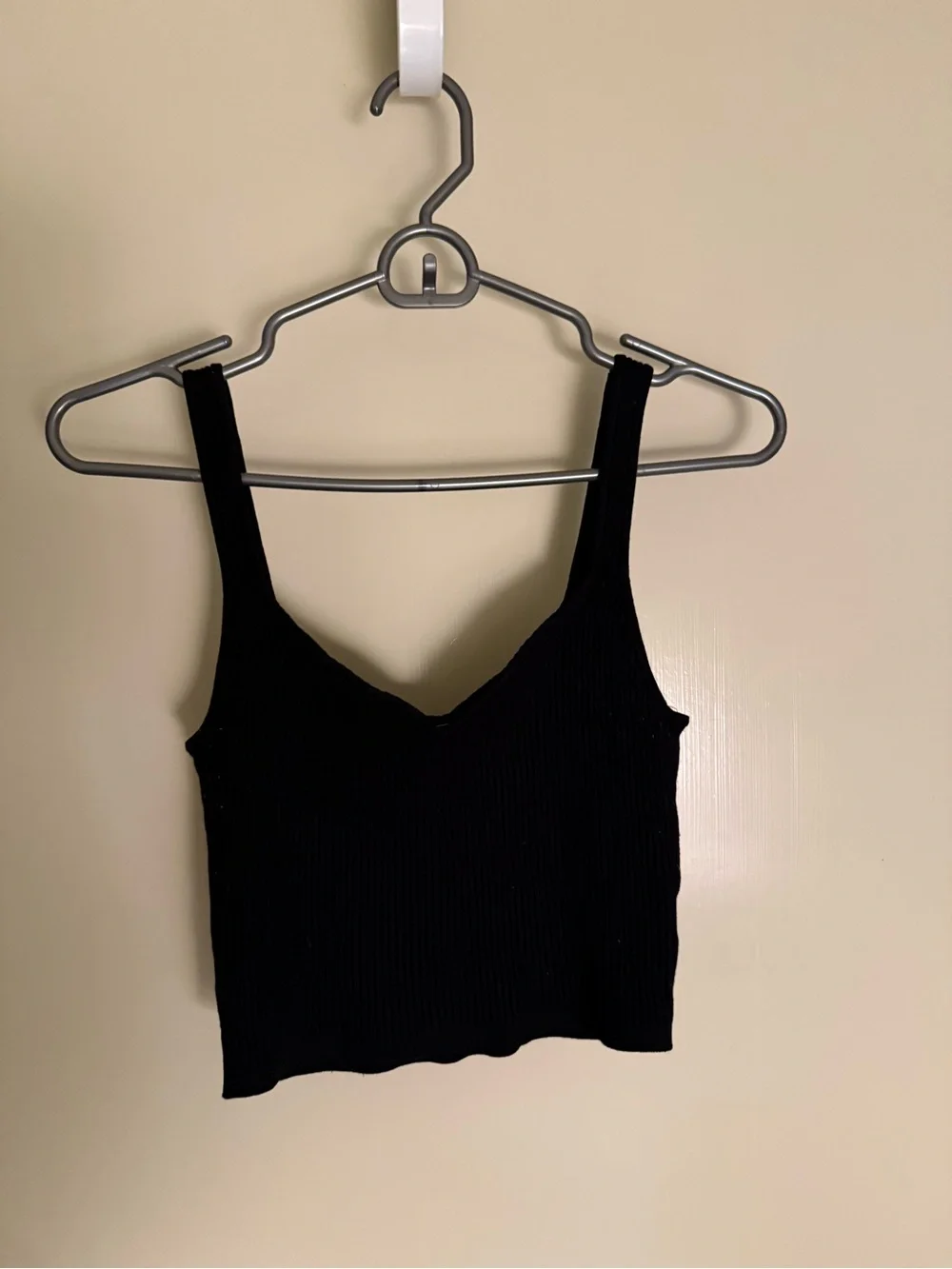 H&M Black Ribbed Cropped Tank - Picture 2 of 4